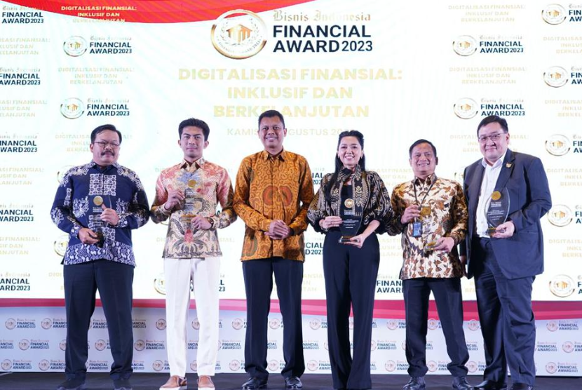 Permodalan Nasional Madani (PNM) jadi panutan pembiayaan Ultra Mikro (UMK) di Indonesia hingga raih penghargaan “The Most Outstanding Corporate in Ultra Micro Finance for Communities Empowerment” dari Bisnis Indonesia Financial Award 2023.