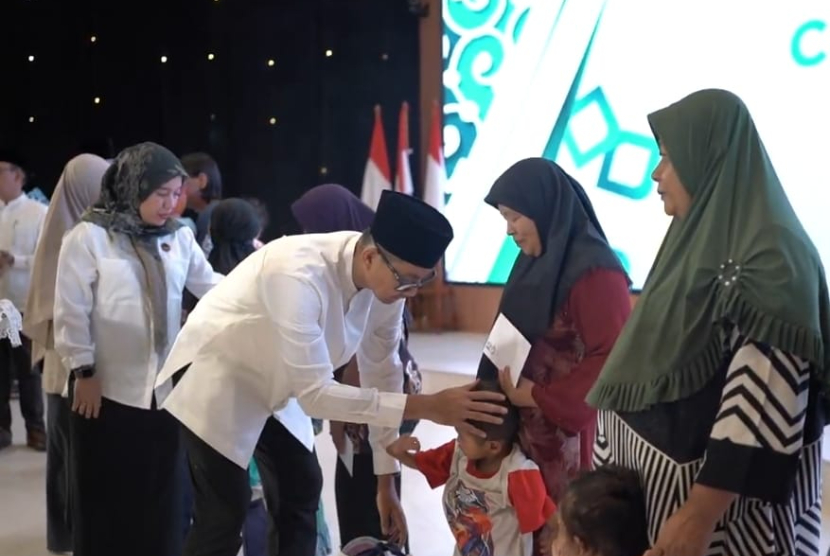 Pada momen Milad YBM PLN bertajuk 17 Tahun Membersamai Negeri sebanyak 17 ribu paket gizi Cekal Stunting disebarkan ke seluruh Indonesia.