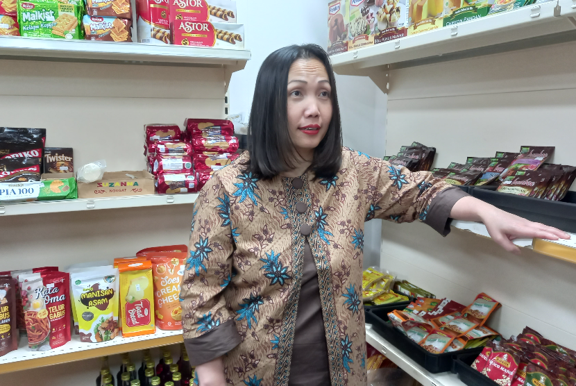 Arina Rasmiati Havik, pemilik Toko Kalimantan, toko kelontong yang menjual produk Indonesia di Belanda.