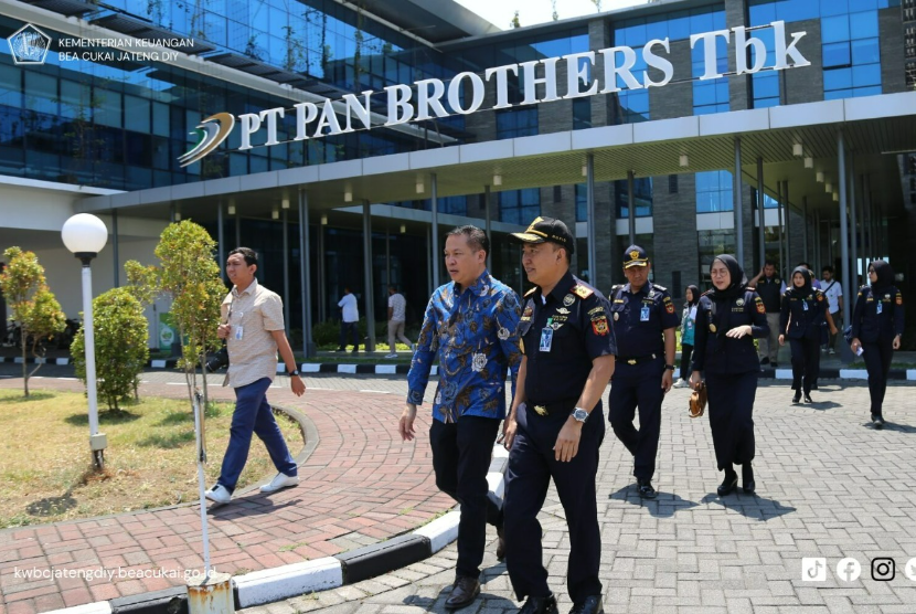 Kanwil Bea Cukai Jawa Tengah DIY dan Bea Cukai Surakarta melakukan kunjungan ke PT Pan Brothers Tbk, perusahaan penerima fasilitas kawasan berikat dan Authorized Economic Operator (AEO) di Boyolali pada Jumat (15/9/2023).