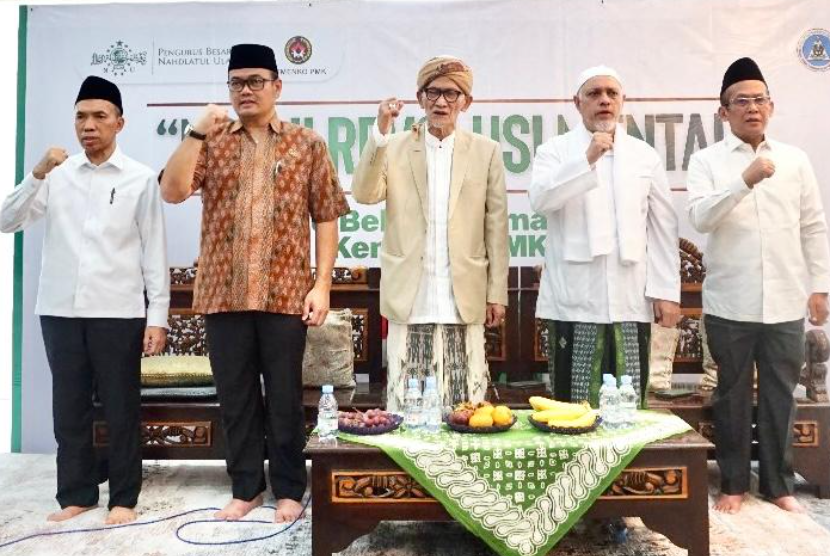 Rais Aam PBNU saat membuka Ngaji Revolusi Mental digelar PBNU kerja sama Kemenko PMK, di Pondok Pesantren Miftachussunnah, Kedungtarukan Surabaya. 