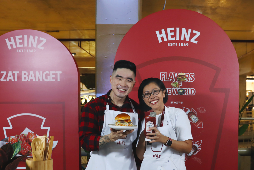 Chef Martin Praja bersama Heinz