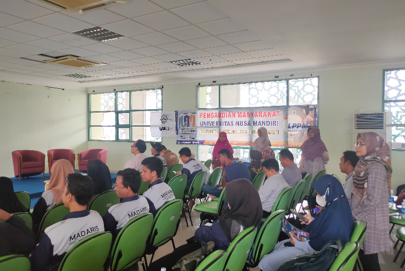 Kegiatan pengabdian masyarakat ini mengusung tema “Pemanfaatan, Pengolaan dan Keamanan Data Organisasi Pada Jaringan Pemuda Remaja Muslim Indonesia (JPRMI) DKI Jakarta” dilaksanakan pada Sabtu 7 Oktober 2023, di Gedung Jakarta Islamic Center, Jakarta Utara.