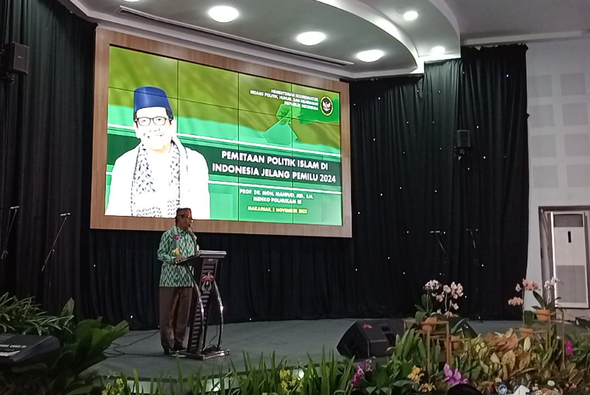Menkopolhukam Mahfud MD di hadapan peserta NLC ICMI dan seluruh pengurus ICMI saat membuka kegiatan tersebut pada Kamis (2/11/2023) di Aula Prof Dr Amiruddin, Universitas Hasanuddin (Unhas), Sulawesi Selatan.