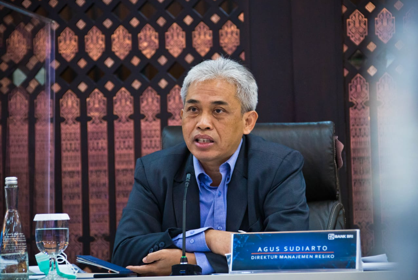 Direktur Manajemen Risiko BRI Agus Sudiarto bahwa hingga kuartal III-2023 untuk kinerja bank only, perseroan berhasil menurunkan LAR menjadi sebesar 13,87 persen. 