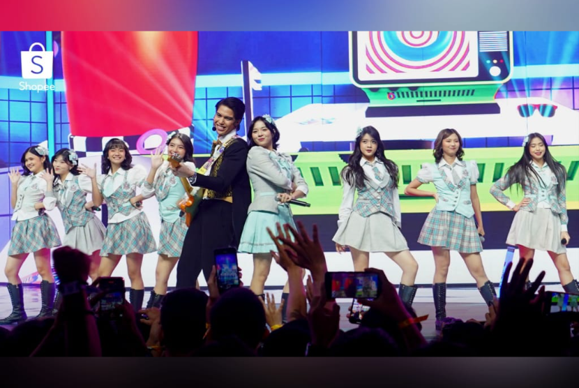 Penampilan eksklusif dari JKT48 membawakan berbagai lagu hits-nya yang sukses membuat para penonton dan fans bernyanyi bersama.