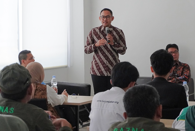 Baznas, Bursa Efek Indonesia (BEI) dan PT Henan Putihrai (HP) Sekuritas mengupayakan optimalisasi perolehan zakat saham melalui Seminar Syariah bertajuk 