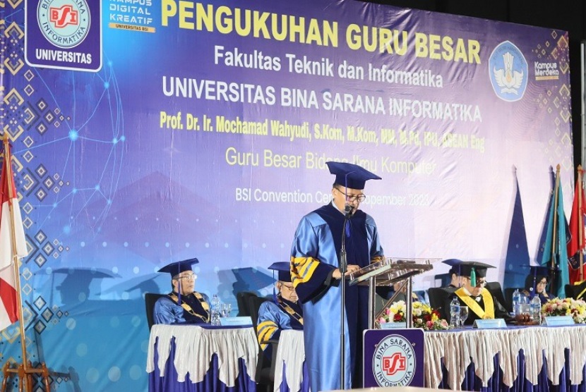 Pengukuhan Guru Besar Prof Dr Ir Mochamad Wahyudi, MKom, MM, MPd, IPU, Asean Eng yang telah dilaksanakan kemarin, pada 1 November 2023 bertempat di BSI Convention Center (BCC), Kaliabang, Bekasi.