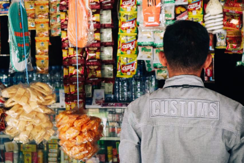 Gelar Operasi Gempur Rokok Ilegal, Bea Cukai Kendari mampu menindak ratusan ribu batang rokok ilegal. 