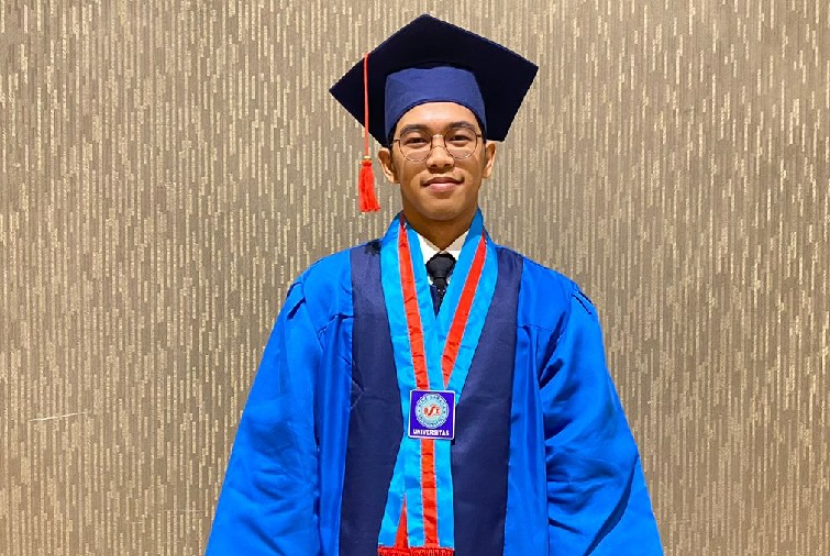 Mochamad Iman Firman merupakan mahasiswa prodi Sistem Informasi Universitas BSI kampus Tasikmalaya yang lulus sebagai wisudawan dengan prestasi yang membanggakan.