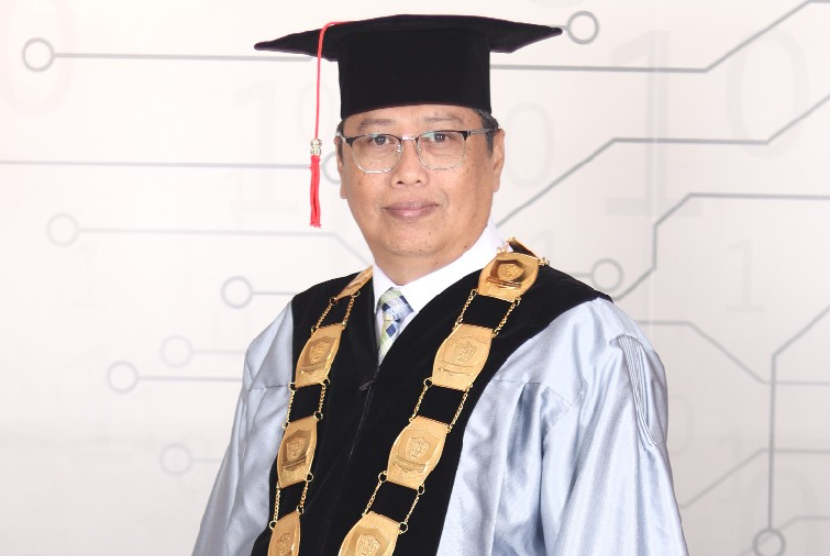 Wakil Rektor II Bidang Non Akademik Cyber University Suparman Hi Lawu, membagikan tips cegah bullying di kalangan mahasiswa.