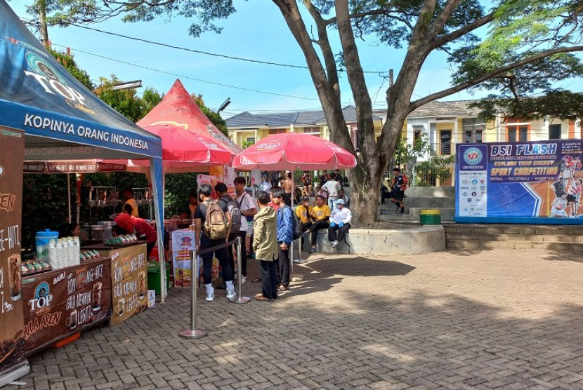  Salah satu produsen makanan dan minuman lokal terkemuka, Wings Food turut mendukung jalannya kegitan BSI Flash (Festival & Liga Antar SekolaH) 2024 Sport Competition Bogor. 