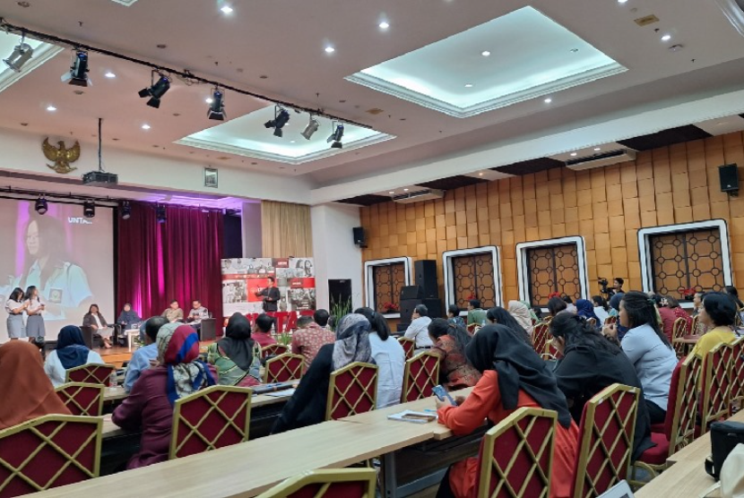 Humas Universitas BSI (Bina Sarana Informatika) mengikuti kegiatan talkshow dan Focus Group Discussion (FGD) yang mengusung tema “Peran Strategis Humas Perguruan Tinggi Swasta Dalam Mendukung Reputasi”. 