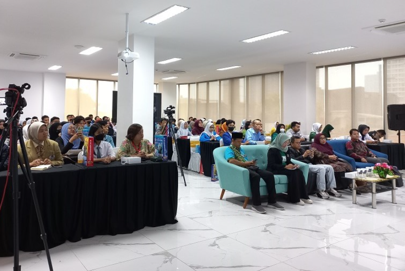 Seminar Digital Bisnis yang digelar oleh Kampus Digital Bisnis Universitas Nusa Mandiri (UNM) memberikan banyak keuntungan bagi para pesertanya.