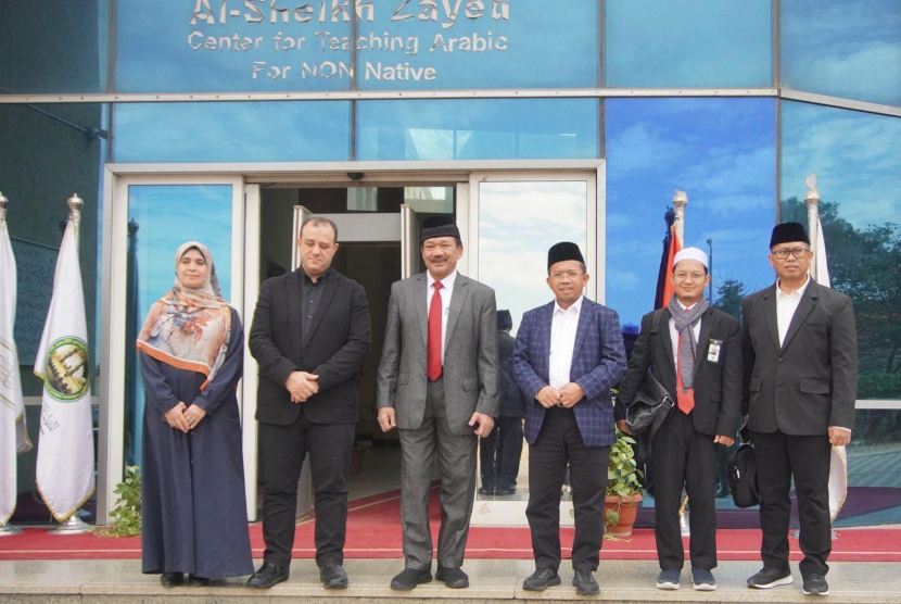 Badan Amil Zakat Nasional (Baznas) RI telah menjalin kerja sama yang erat dengan Organisasi Internasional Alumni Al Azhar (OIAA) Mesir untuk mendukung program pendidikan bagi pelajar Indonesia di negeri tersebut.
