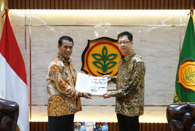 Menteri Pertanian (Mentan) Andi Amran Sulaiman melakukan pertemuan bilateral dengan Duta Besar Thailand, Prapan Disyatat guna mengajak Pemerintah Thailand untuk sama-sama memperkuat ketahanan pangan di kawasan regional Asean.