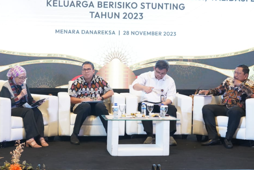 Kepala BKKBN Hasto Wardoyo, saat memberikan sambutan pada Forum Data Keluarga Nasional: Diseminasi Hasil Pemutakhiran Pendataan Keluarga dan Verifikasi, Validasi Data Keluarga Berisiko Stunting Tahun 2023 pada Selasa (28/11/2023) di Gedung Menara Danareksa, Jakarta.