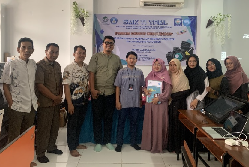 SMK TI YPML Tangerang bekerja sama dengan Universitas BSI (Bina Sarana Informatika) mengadakan Forum Group Discussion (FGD) yang dinamis mempertemukan praktisi industri, perguruan tinggi, dan sekolah kejuruan dalam Upaya kolaboratif untuk memperkaya program SMK PK 2023. 