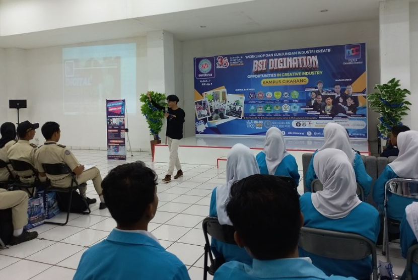 Workshop dan Kunjungan Industri Kreatif BSI Digination terus konsisten hadir sebagai wadah pelajar SMA/SMK/MA Sederajat dalam mengembangkan skillnya di bidang Digital Kreatif. 