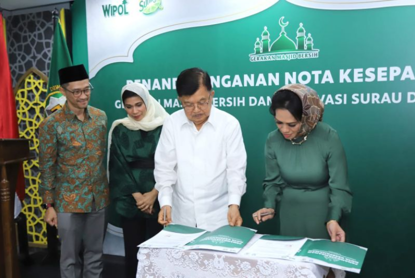 Dewan Masjid Indonesia (DMI) menandatangani nota kesepahaman (MoU) dengan PT Unilever Indonesia Tbk untuk merenovasi 90 surau atau mushala di berbagai wilayah Tanah Air. 