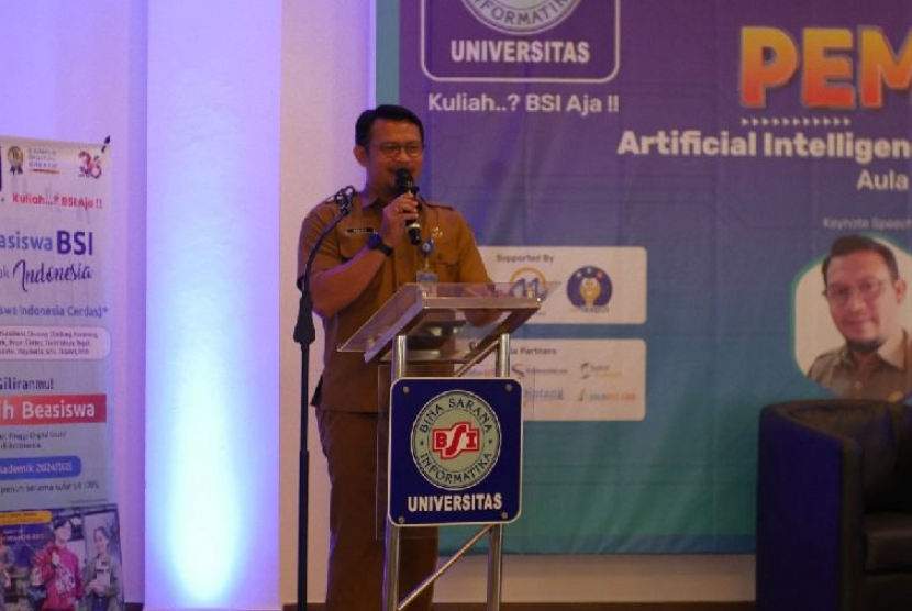 Kepala Cabang Dinas & Kebudayaan Provinsi Banten Wilayah Kota Tangerang dan Kota Tangerang Selatan, memberikan keynote speech yang memukau di aula kampus Universitas BSI kampus BSD.