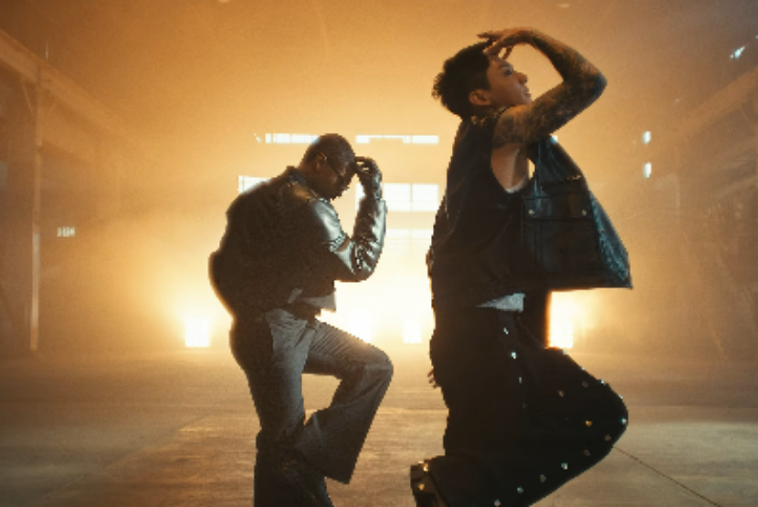 Video musik Standing Next to You hasil kolaborasi Jungkook BTS dan Usher. Kemampuan Jungkook dinilai setara dengan Michael Jackson.