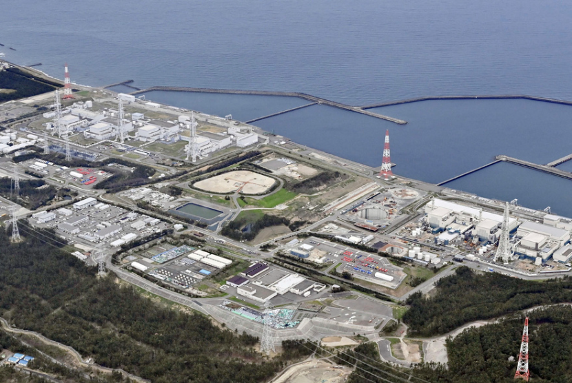 Foto menunjukkan pembangkit listrik Kashiwazaki-Kariwa di Kashiwazaki, prefektur Niigata, Jepang utara pada bulan April 2021.