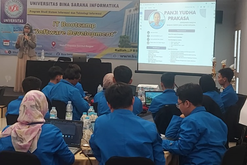 Badan Siber dan Sandi Negara (BSSN) turut berpartisipasi dalam seminar IT Bootcamp yang diselenggarakan oleh prodi Sistem Informasi dan prodi Teknologi Informasi Universitas BSI (Bina Sarana Informatika) di Hotel Asyana Sentul Bogor, pada Senin (18/12/2023). 