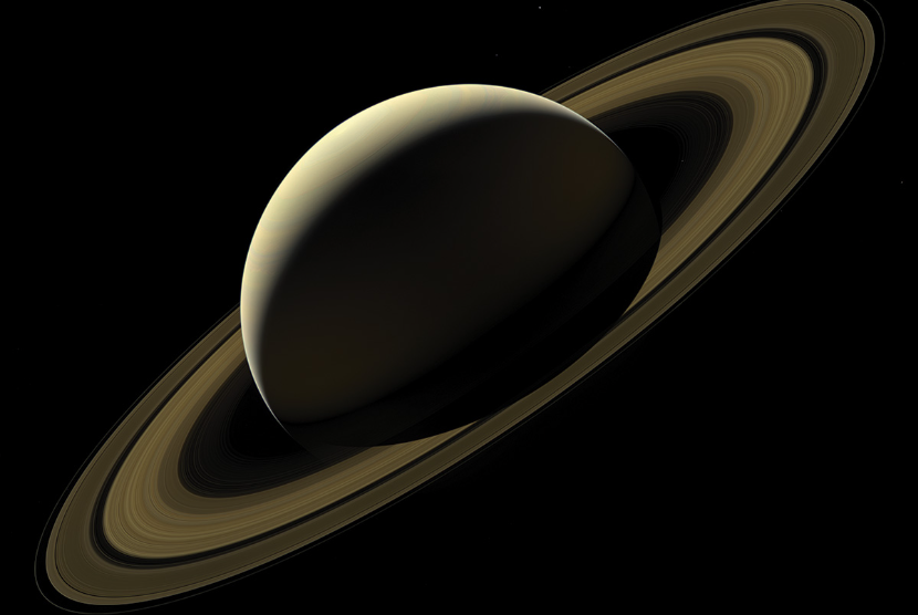 Planet Saturnus. Fenomena misterius yang dikenal sebagai jari-jari di cincin Saturnus kembali muncul, mengejutkan para ilmuwan di NASA.