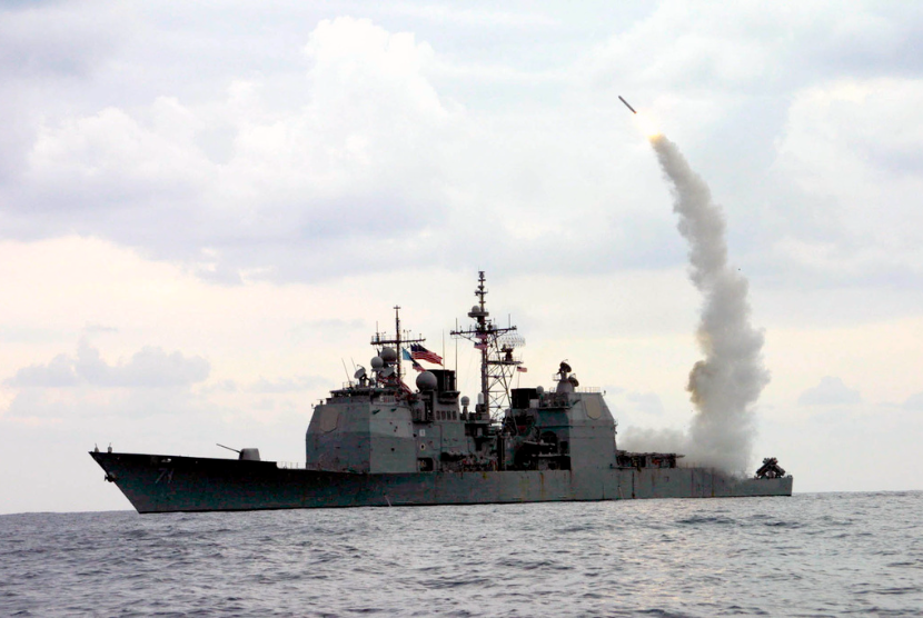 Rudal Serangan Darat Tomahawk (TLAM) diluncurkan dari kapal penjelajah berpeluru kendali USS Cape St. George (CG 71), yang beroperasi di Laut Mediterania, pada tanggal 23 Maret 2003. Tokyo memprotes latihan militer Korea Selatan di pulau yang disengketakan.