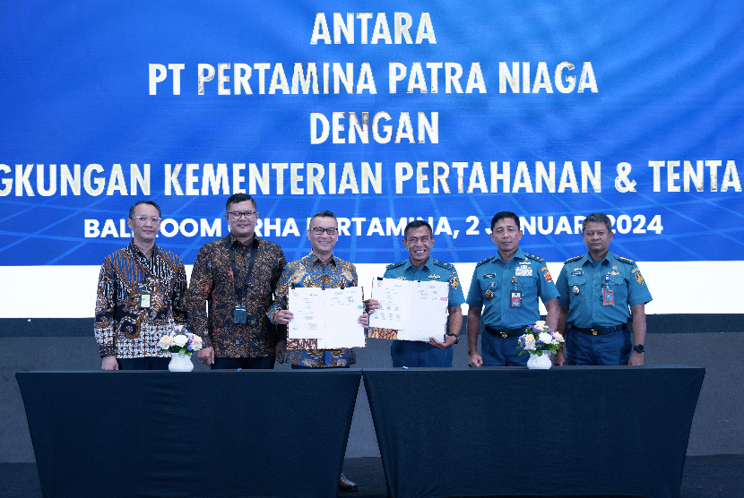 PT Pertamina Patra Niaga bersama dengan Unit Organisasi di lingkungan Kementerian Pertahanan RI dan Tentara Nasional Indonesia (TNI), teken Perjanjian Kerja Sama (PKS) jual beli Bahan Bakar Minyak (BBM) dan Pelumas Tahun Anggaran 2024.