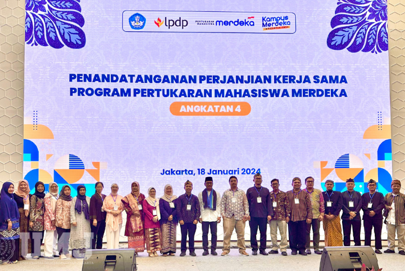 Universitas Muhammadiyah Jakarta melanjutkan kolaborasi bersama Kemendikbudristek Dikti melalui penandatanganan perjanjian kerja sama program Pertukaran Mahasiswa Merdeka Angkatan 4. 