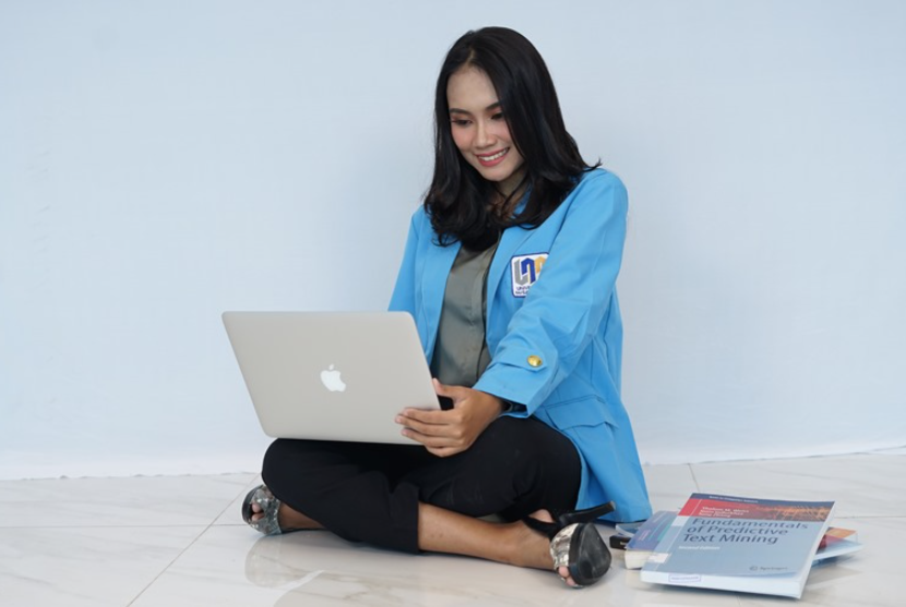 Universitas Nusa Mandiri membuka pintu peluang bagi para selebgram dan selebtok yang berbakat di bidang Digital Bisnis melalui peluncuran ‘Beasiswa Digital Bisnis’.