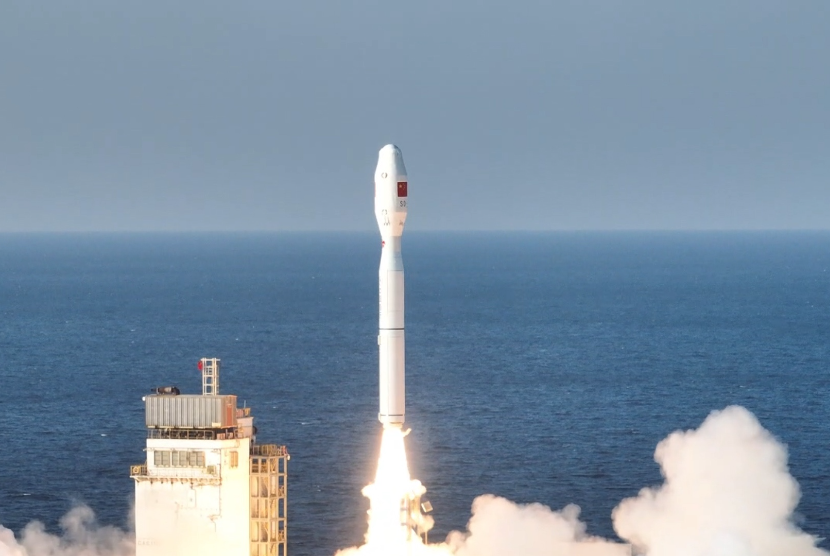 Roket Smart Dragon-3 (Jielong-3) yang membawa 14 satelit diluncurkan dari landasan peluncuran lepas pantai di Laut Kuning, 09 Desember 2022 (dikeluarkan 10 Desember 2022).