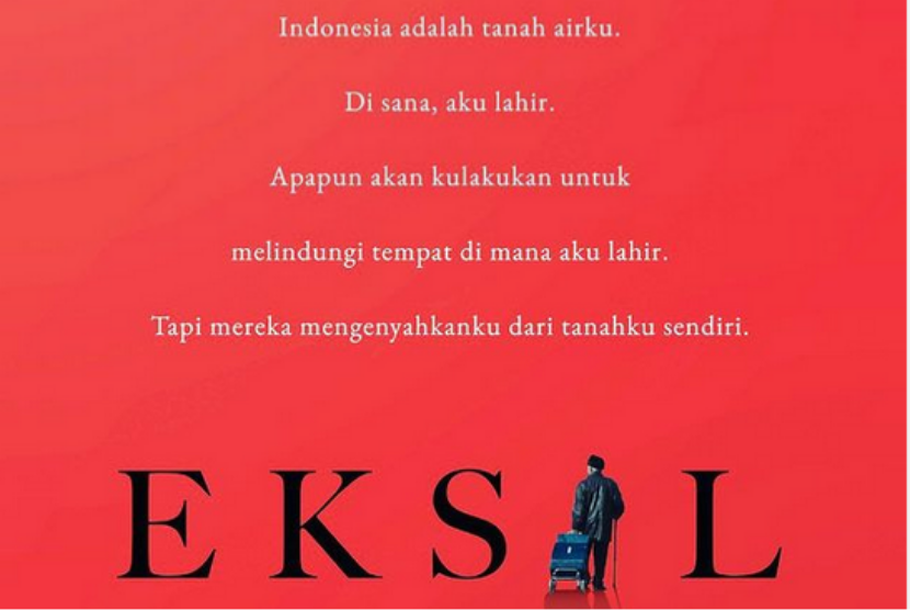 Poster film dokumenter Eksil karya sutradara Lola Amaria. Eksil yang merupakan Film Dokumenter Panjang Terbaik di Festival Film Indonesia 2023 tengah diputar di bioskop.