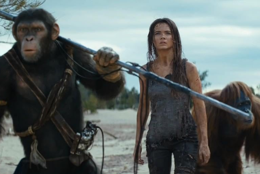 Peter Macon (kanan), Owen Teague (kiri), dan Freya Allan (tengah) dalam salah satu adegan Kingdom of the Planet of the Apes.