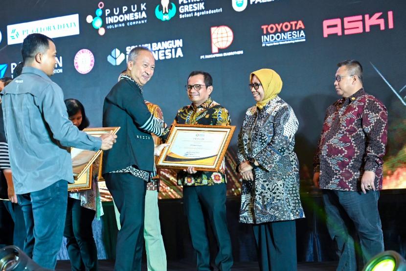 PT Semen Tonasa dan PT Solusi Bangun Indonesia Tbk terpilih sebagai National Lighthouse Industri 4.0 pada ajang penganugerahan Lighthouse Industri 4.0 yang diselenggarakan oleh Kementerian Perindustrian.