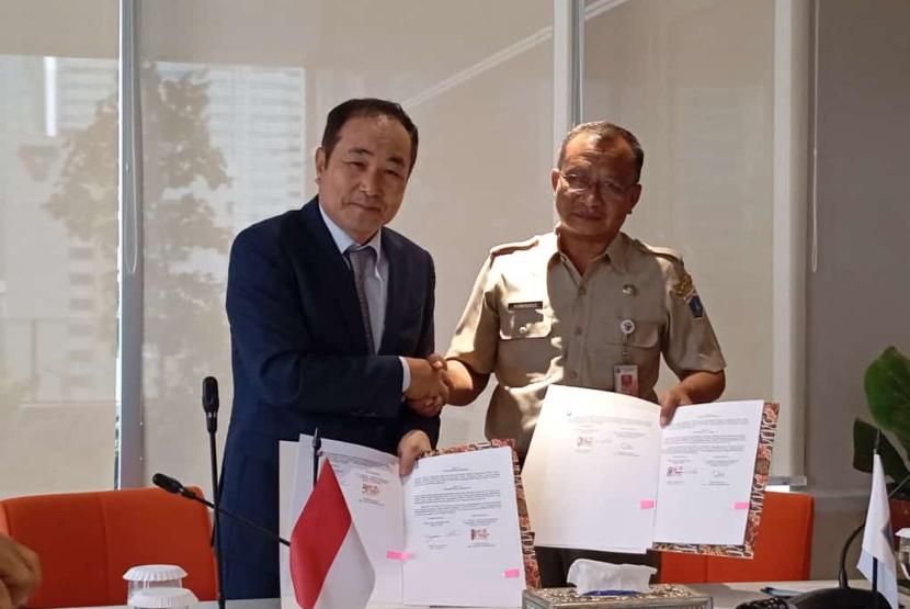 Universitas Siber Asia (UNSIA) menandatangani kerja sama dengan Provinsi DKI Jakarta dalam bidang Tri Darma Perguruan Tinggi dan Peningkatan Kompetensi Siswa Sekolah Menengah Kejuruan dan Tamatan Lulusan Menengah Kejuruan melalui Program Link & Match, Senin (26/2/2024), di Kantor Dinas Pendidikan DKI Jakarta.