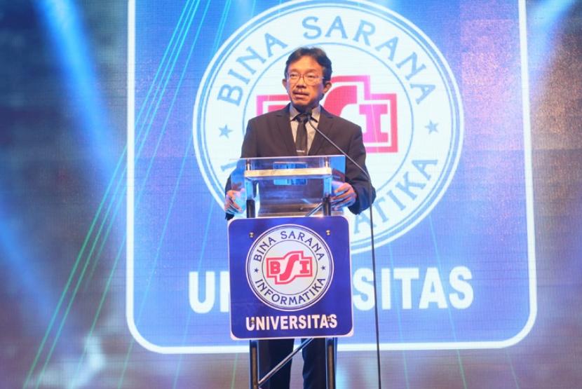 Wisudawan/wati Universitas BSI (Bina Sarana Informatika) saat mengikuti acara wisuda ke-59, yang berlangsung di BSI Convention Center (BSI Convex), Jalan Raya Kaliabang No 8, Perwira, Bekasi Utara, Bekasi, Jawa Barat pada Senin, (4/3/24). 