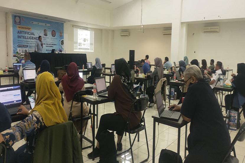Universitas BSI (Bina Sarana Informatika) sukses menyelenggarakan workshop Artificial Intelligence (AI) dengan mengusung tema “AI dalam Pendidikan”. 