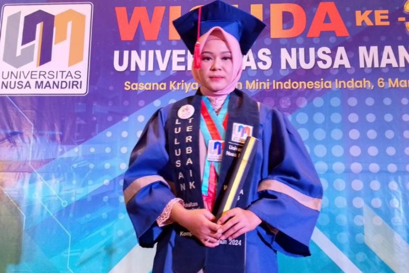 Sebagai Kampus Digital Bisnis yang terus berupaya dan berkomitmen untuk mencerdaskan generasi muda, Universitas Nusa Mandiri (UNM) sukses menyelenggarakan prosesi pelantikan wisuda, Rabu (6/3/2024).