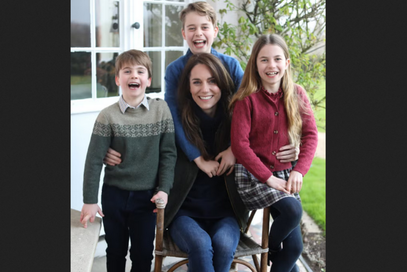 Kate Middleton mengunggah foto bersama ketiga anaknya untuk peringatan Hari Ibu.