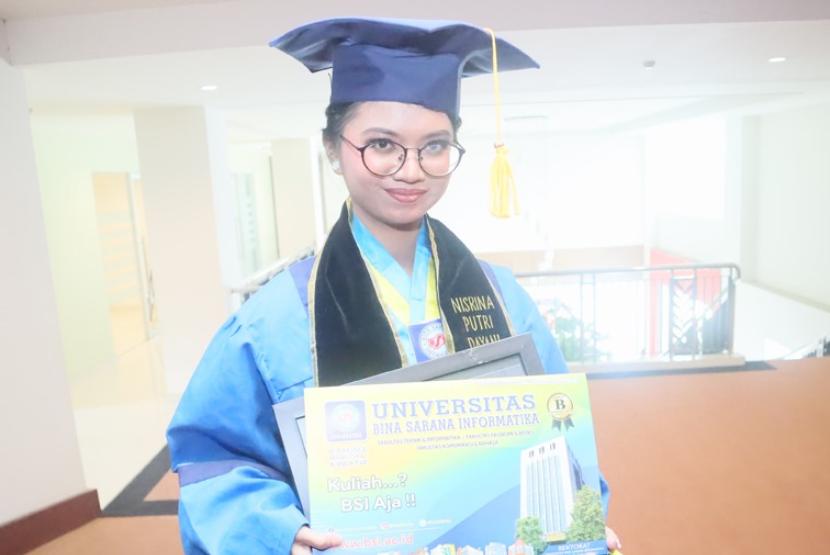 Kampus Digital Kreatif Universitas BSI (Bina Sarana Informatika) baru saja menggelar prosesi pelantikan wisudawan/wati pada acara Wisuda ke-59. 