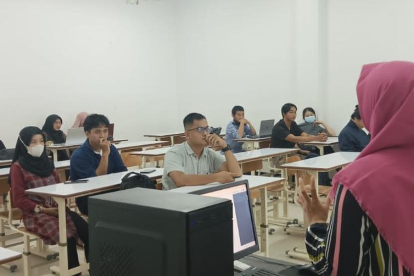 BSI Entrepreneur Center (BEC) Universitas BSI kampus Pontianak mengambil langkah konkret dalam mendukung para mahasiswa dengan mengadakan coaching clinic.
