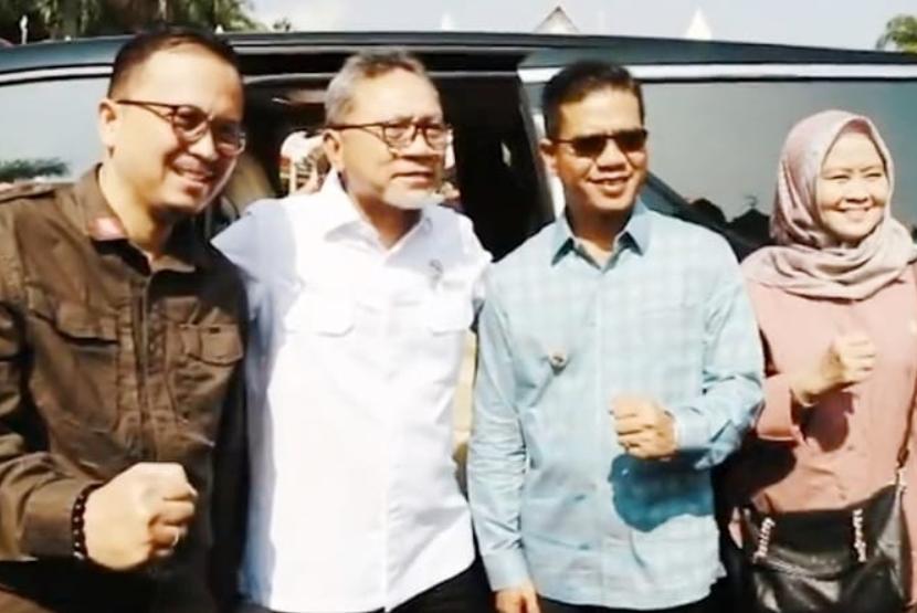 Menteri Perdagangan (Mendag) RI, Zulkifli Hasan melakukan inspeksi mendadak (sidak) berbagai bahan kebutuhan pokok ke sejumlah titik di Kabupaten Bandung, Selasa (26/3/2024). 