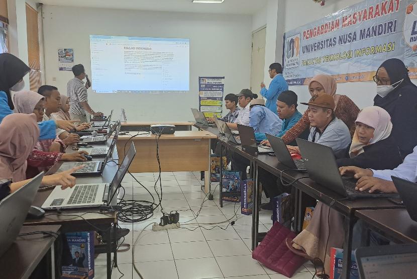 Untuk membantu JPRMI, dosen Universitas Nusa Mandiri dari Fakultas Teknologi Informasi (FTI) memberikan pelatihan mengelola manajemen dengan memanfaatkan aplikasi web natioan. 
