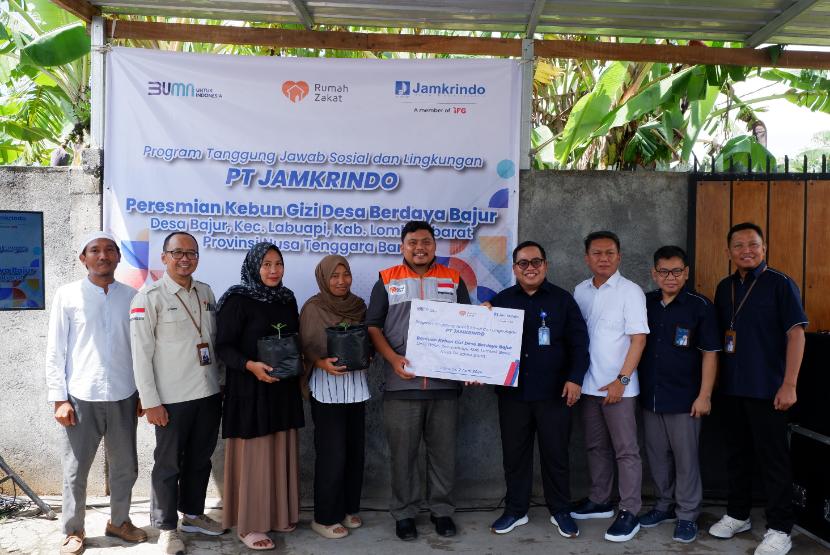 PT Jaminan Kredit Indonesia (Jamkrindo) bekerja sama dengan Rumah Zakat berkolaborasi dalam program Kebun Gizi untuk membantu memenuhi gizi masyarakat di Desa Bajur, Kecamatan Labuapi, Kabupaten Lombok Barat, Nusa Tenggara Barat. 