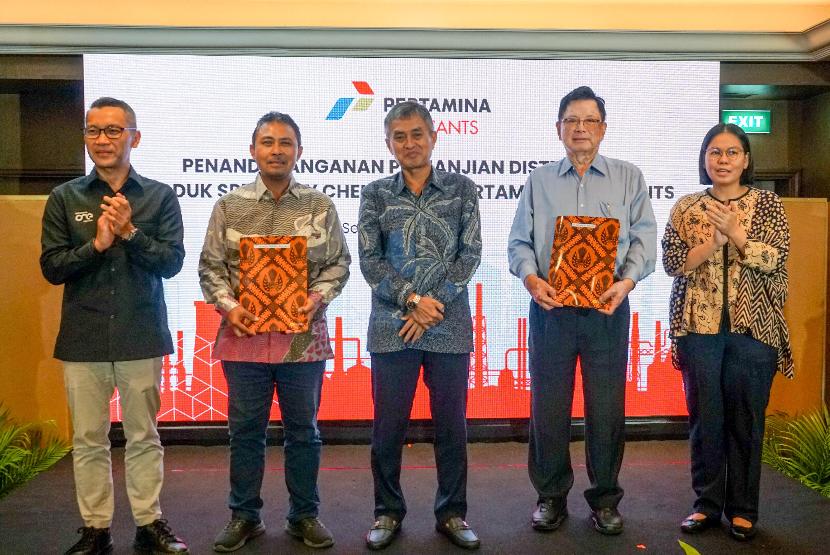 PT Pertamina Lubricants, anak perusahaan PT Pertamina Patra Niaga yang mengelola bisnis pelumas dan specialty chemicals telah menandatangani perjanjian kerja sama distributor dengan 36 perusahaan dari seluruh Indonesia.