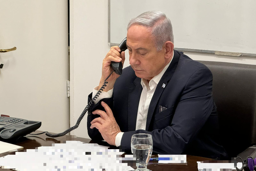 Perdana Menteri Israel Benjamin Netanyahu saat menelepon Presiden AS Joe Biden.