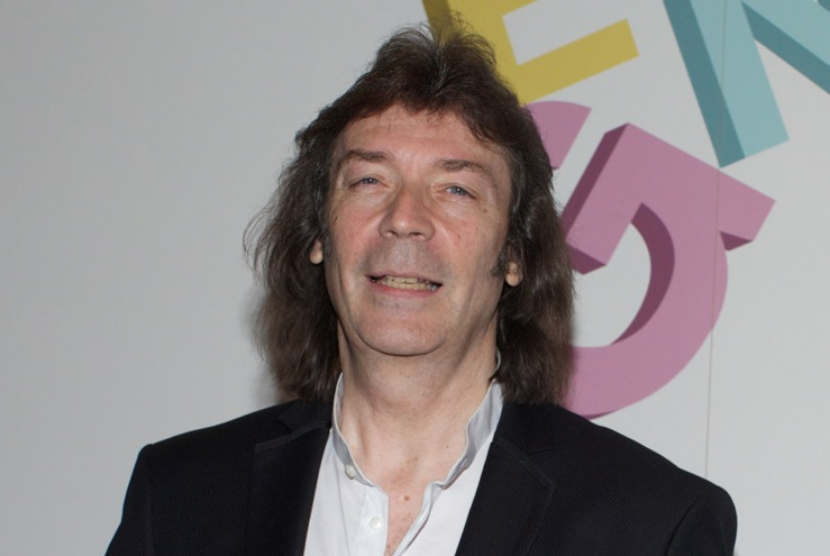 Musisi asal Inggris, Steve Hackett, yang juga gitaris Genesis menghadiri pemutaran perdana film dokumenter Sum of the Parts di London, Inggris, 2 Oktober 2014. Hackett alami efek samping obat hingga harus batalkan pertunjukan di AS pada 13 April 2024.